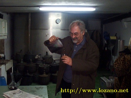 Tomando unos vinos